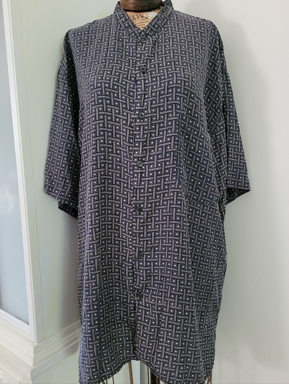 Men's Silk Short-Sleeve Geometric Button-Down Shirt in Navy Vintage